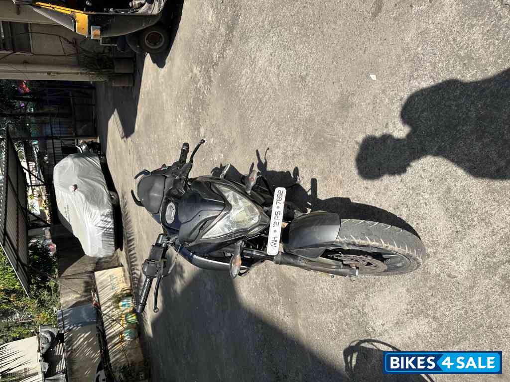 Black Bajaj Pulsar 200 NS