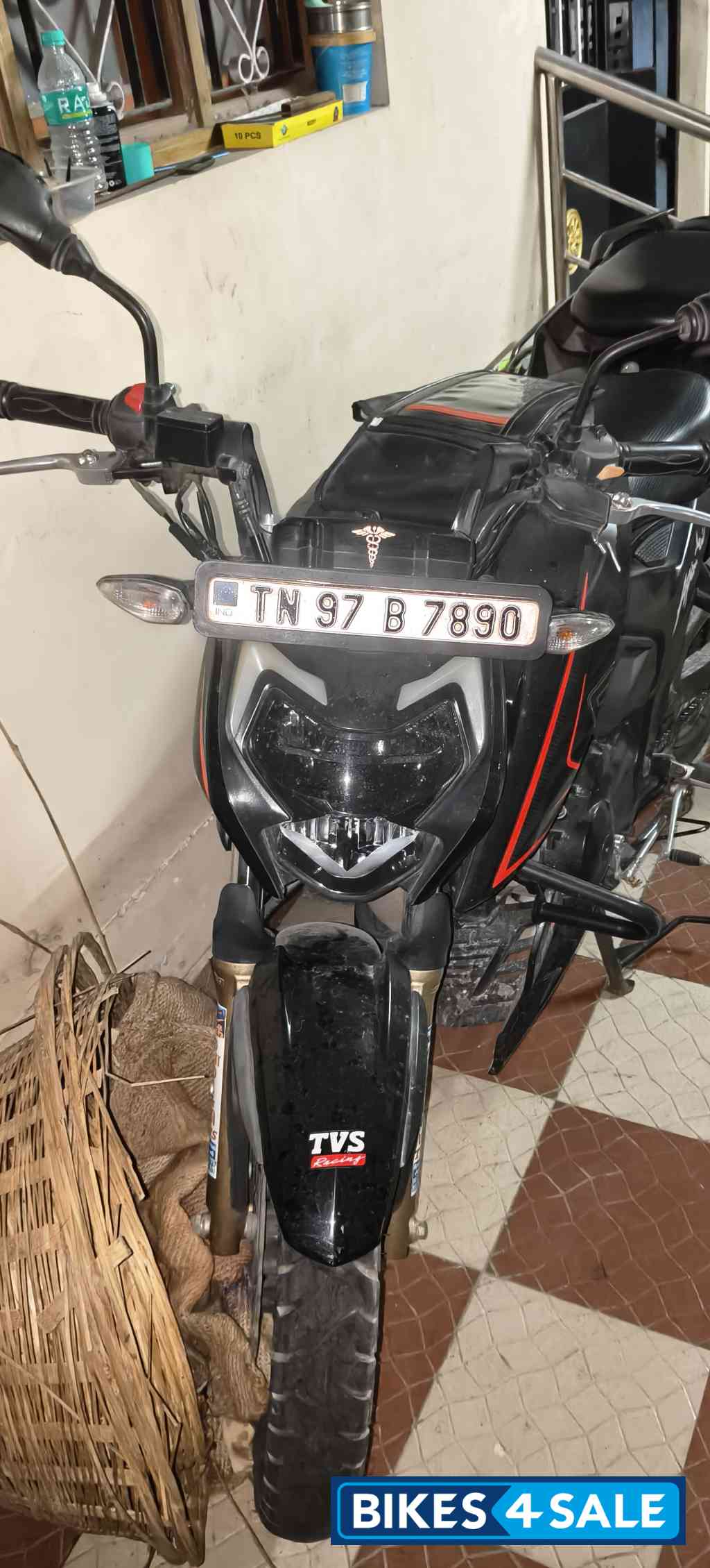 TVS Apache RTR 200 4V