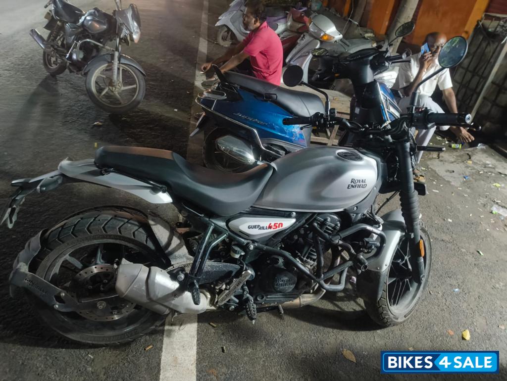 Smoke Silver Royal Enfield Guerrilla 450 Dash
