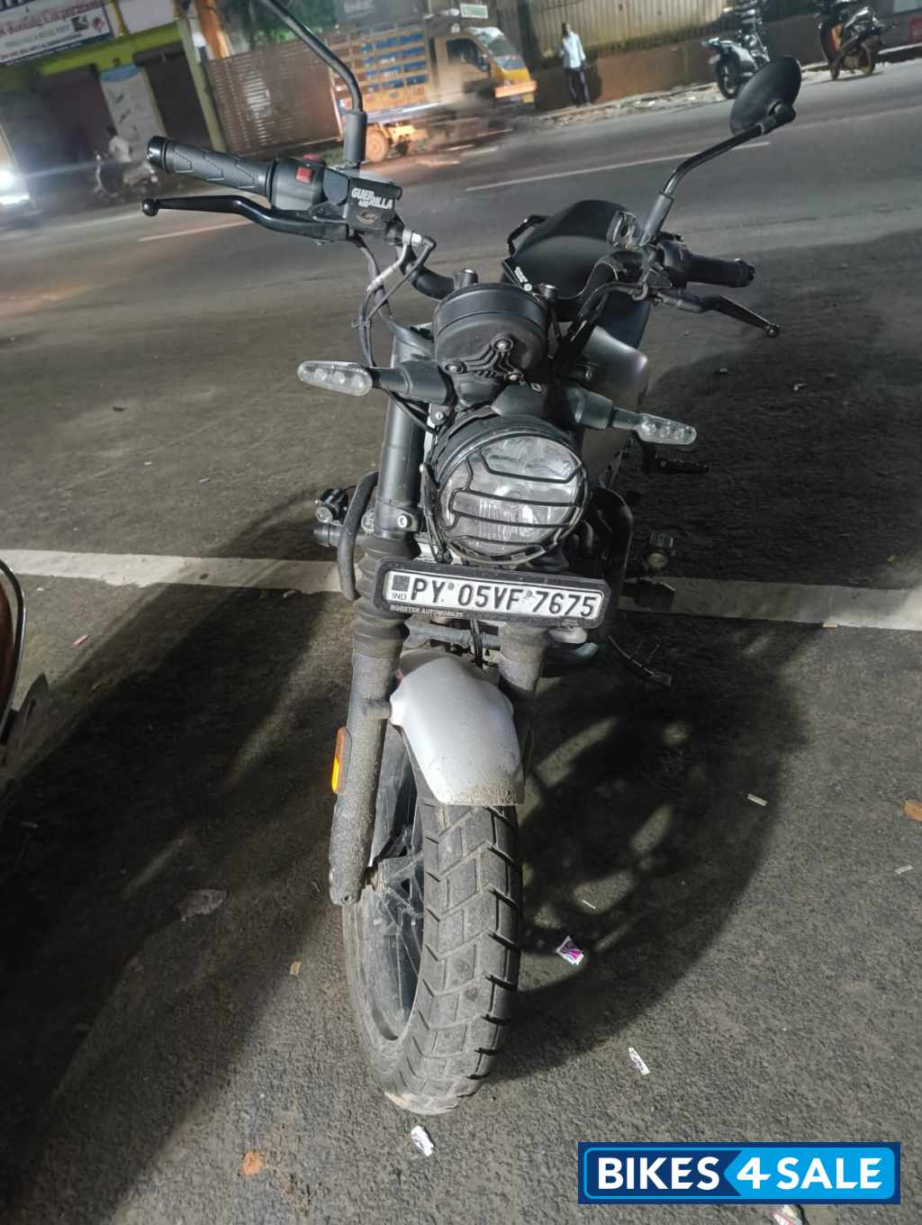 Smoke Silver Royal Enfield Guerrilla 450 Dash