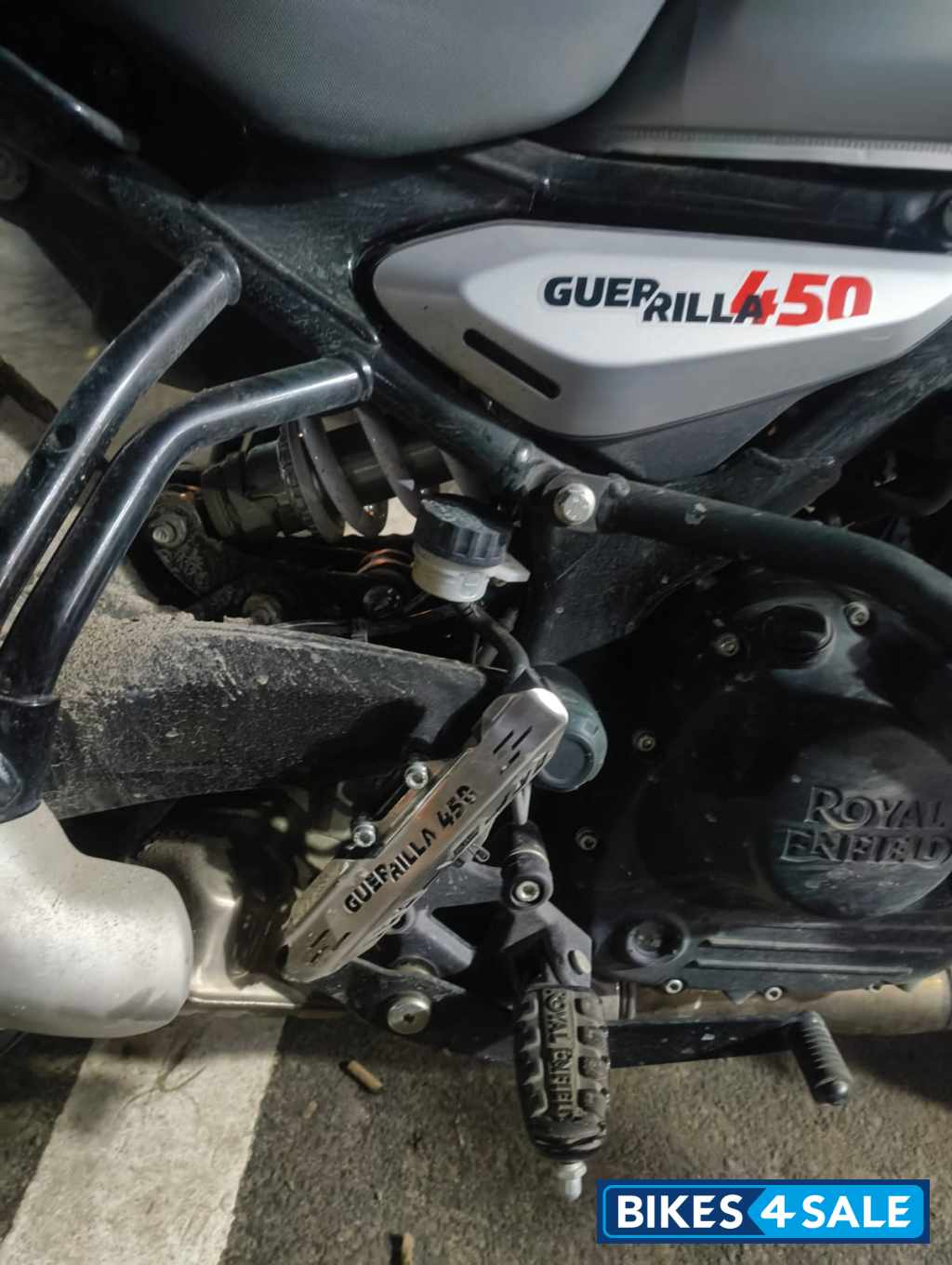 Smoke Silver Royal Enfield Guerrilla 450 Dash
