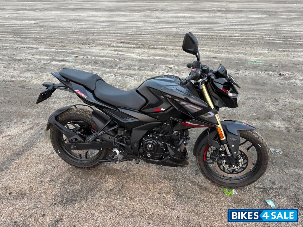 Black Bajaj Pulsar N160 Dual Channel ABS
