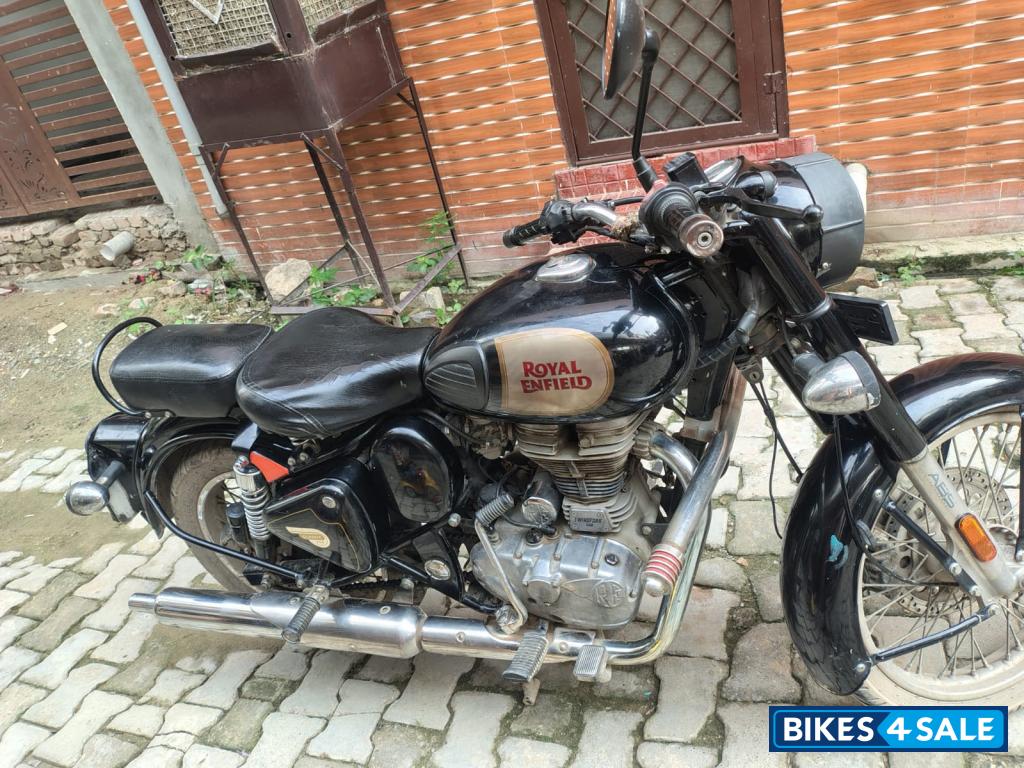 Black Royal Enfield Classic 350
