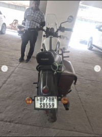 Yezdi Roadster Dual Tone