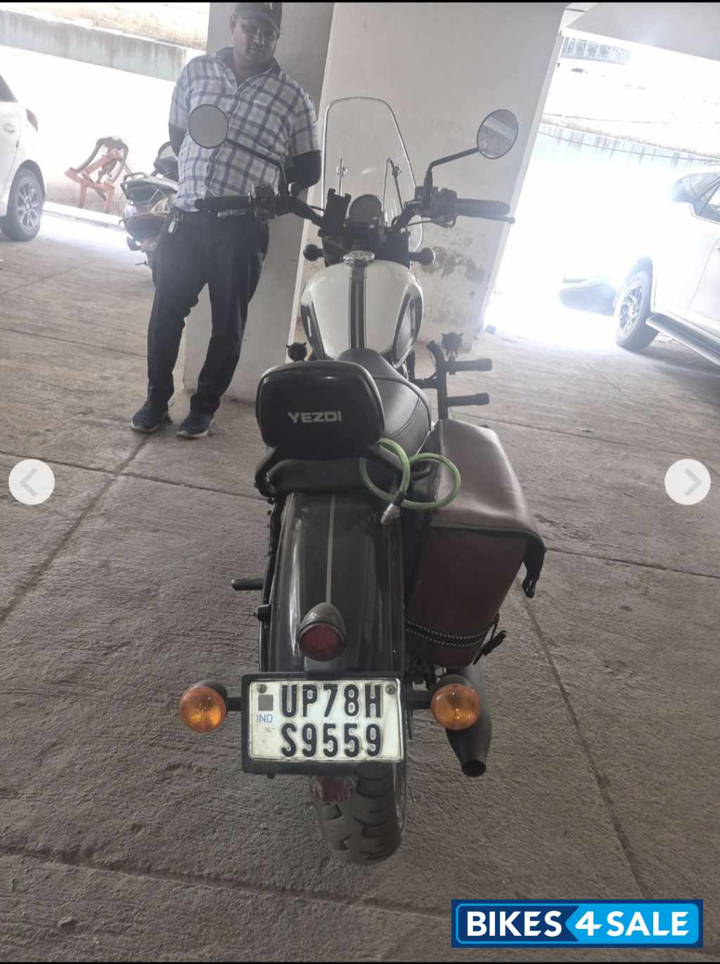 Yezdi Roadster Dual Tone Yezdi Roadster Dual Tone