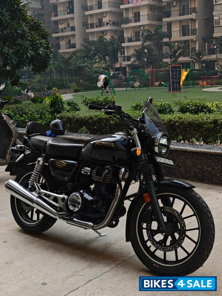 Black Honda CB350 DLX Pro