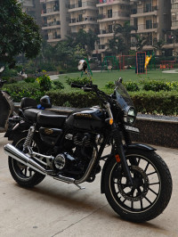 Black Honda CB350 DLX Pro