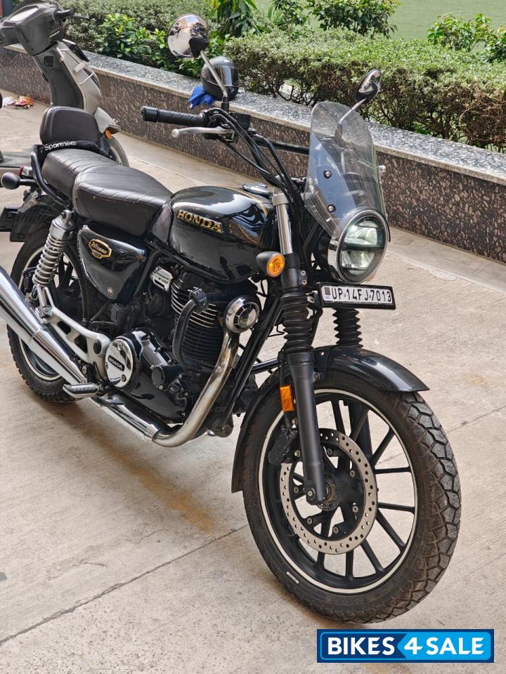 Black Honda CB350 DLX Pro