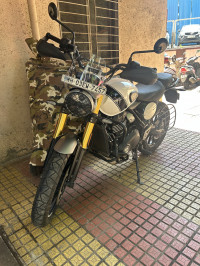 Triumph Scrambler 400 X