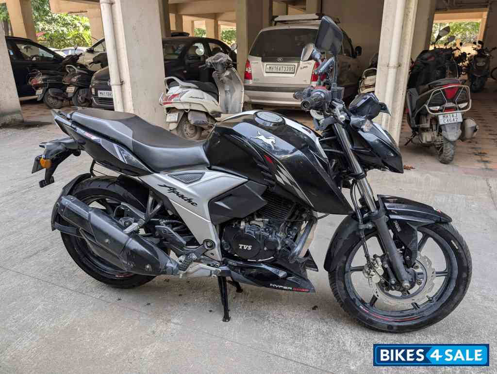 Black TVS Apache RTR 160 4V BS6 Black TVS Apache RTR 160 4V BS6