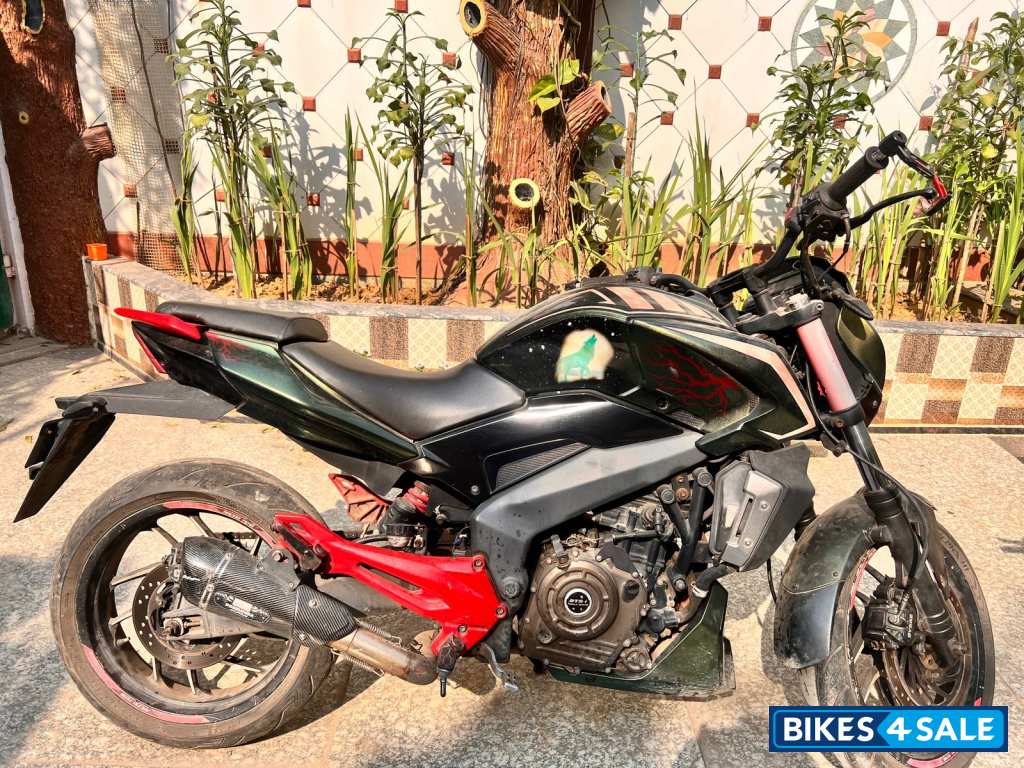 Custom Painted Bajaj Dominar 400