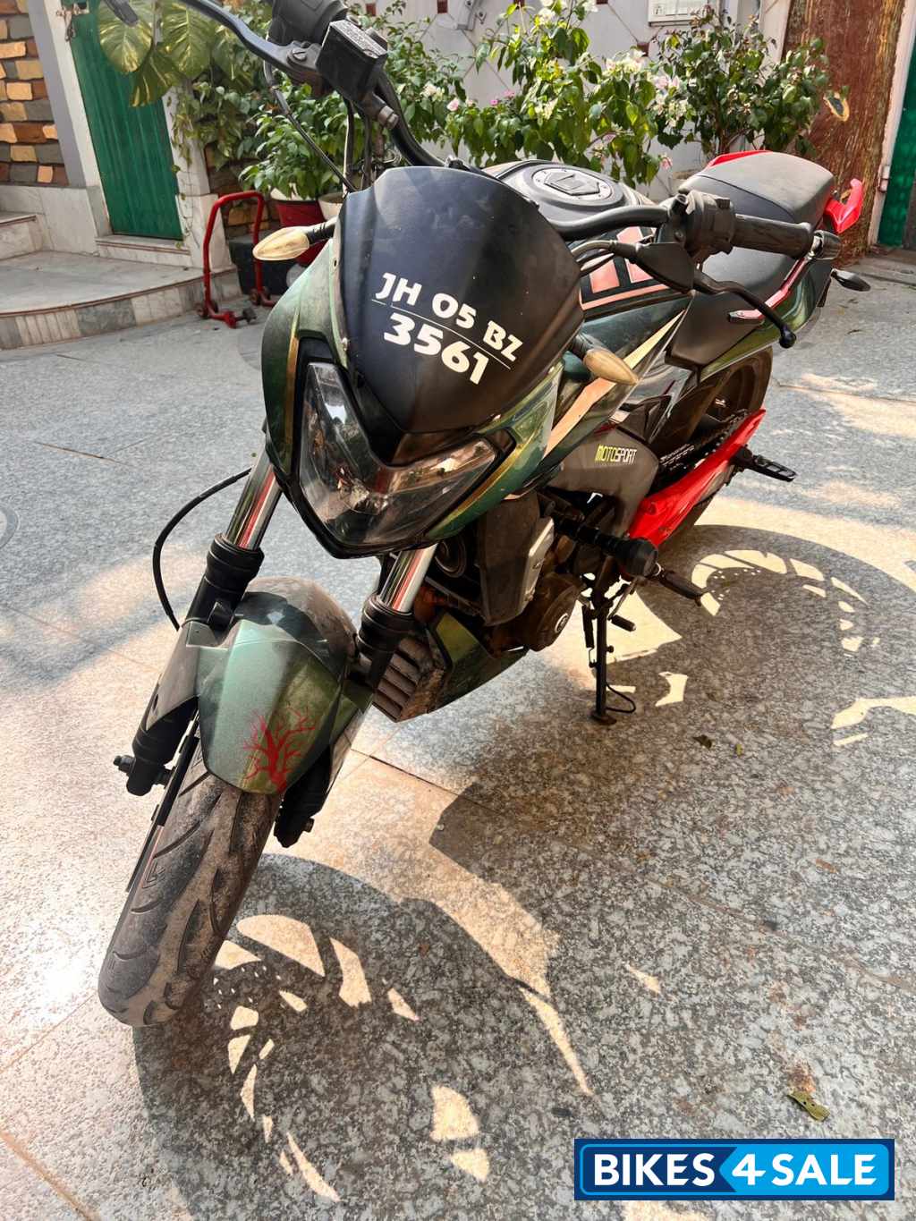 Custom Painted Bajaj Dominar 400