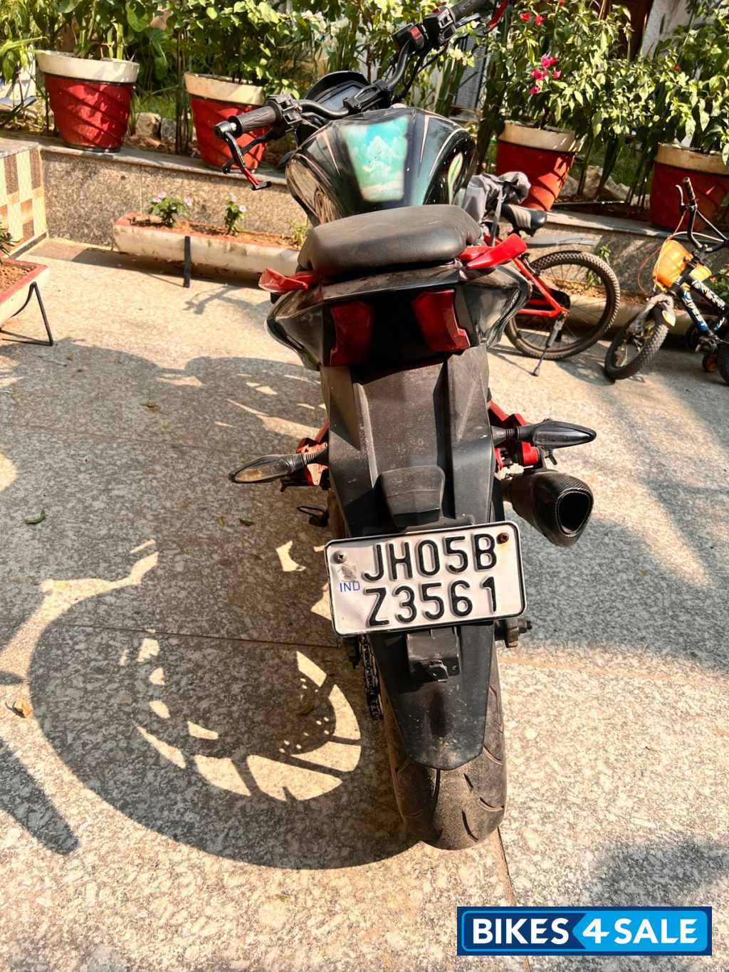 Custom Painted Bajaj Dominar 400