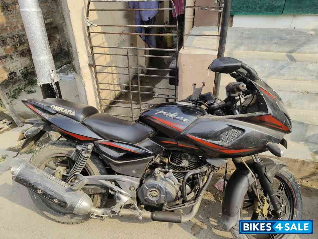 Bajaj Pulsar 220F