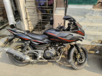 Bajaj Pulsar 220F