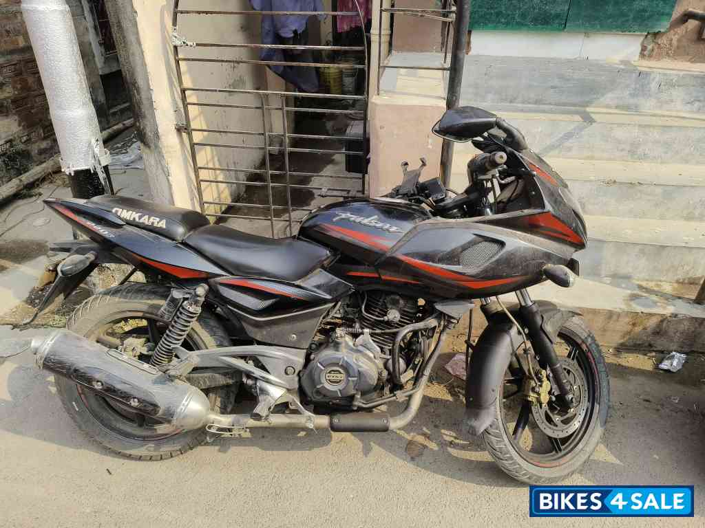 Bajaj Pulsar 220F