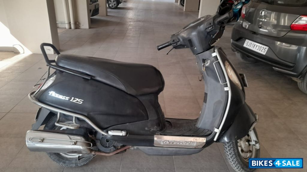 Black Suzuki Access 125