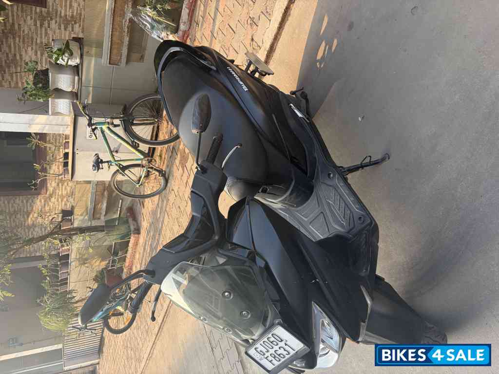 Black Suzuki Burgman Street Black Suzuki Burgman Street