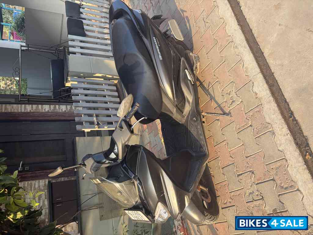 Black Suzuki Burgman Street Black Suzuki Burgman Street