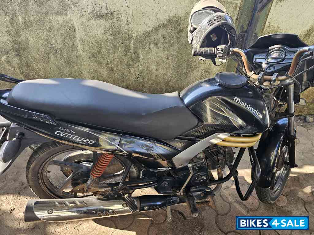 Black Mahindra Centuro