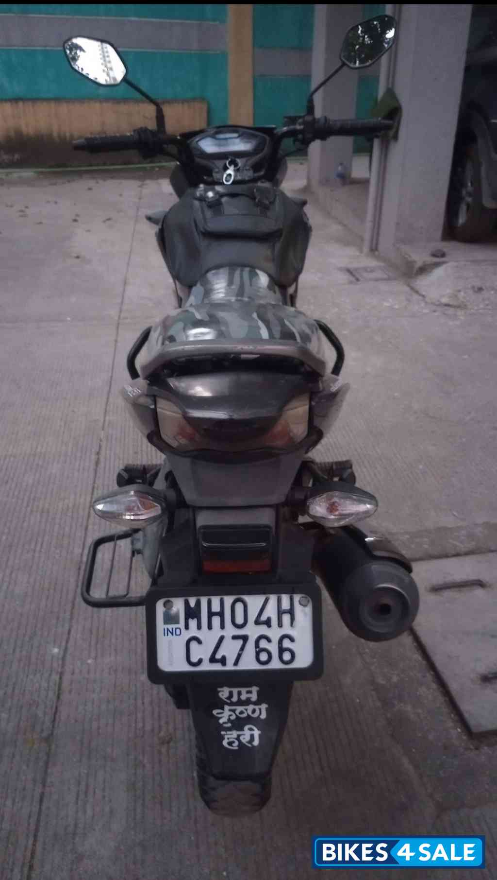 Gray Honda CB Unicorn 160