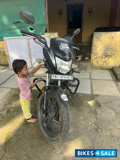 Black Honda Dream Yuga