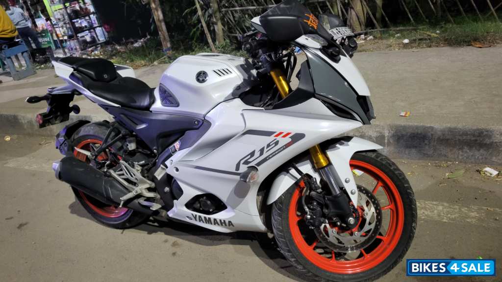 Yamaha R15 V4