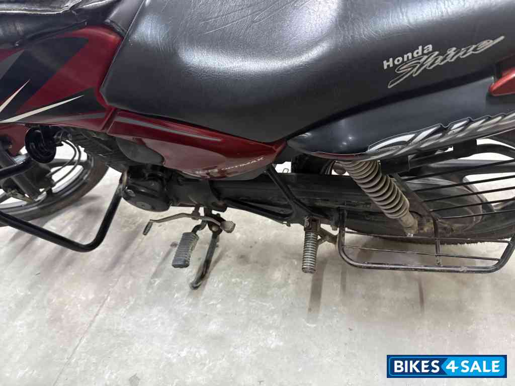 Red Honda Shine 125 Drum