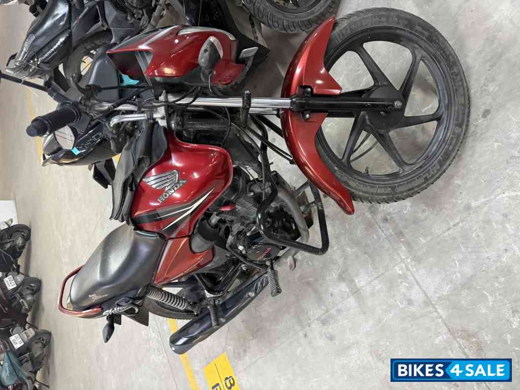 Red Honda Shine 125 Drum