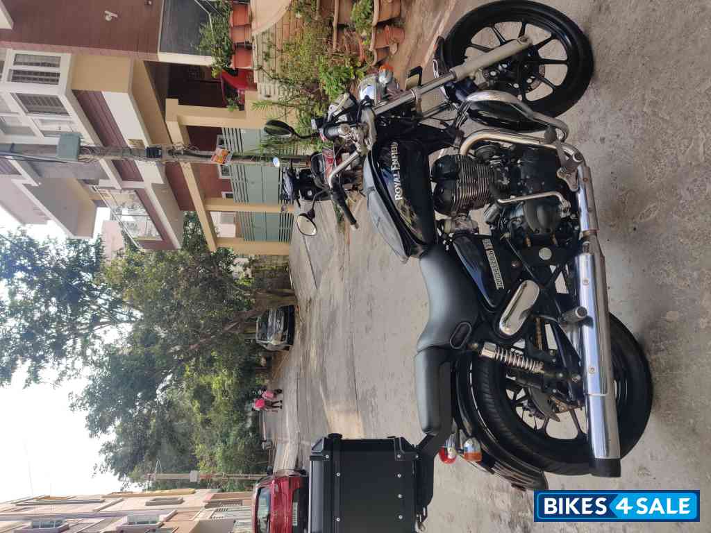 Black Royal Enfield Thunderbird TwinSpark 350