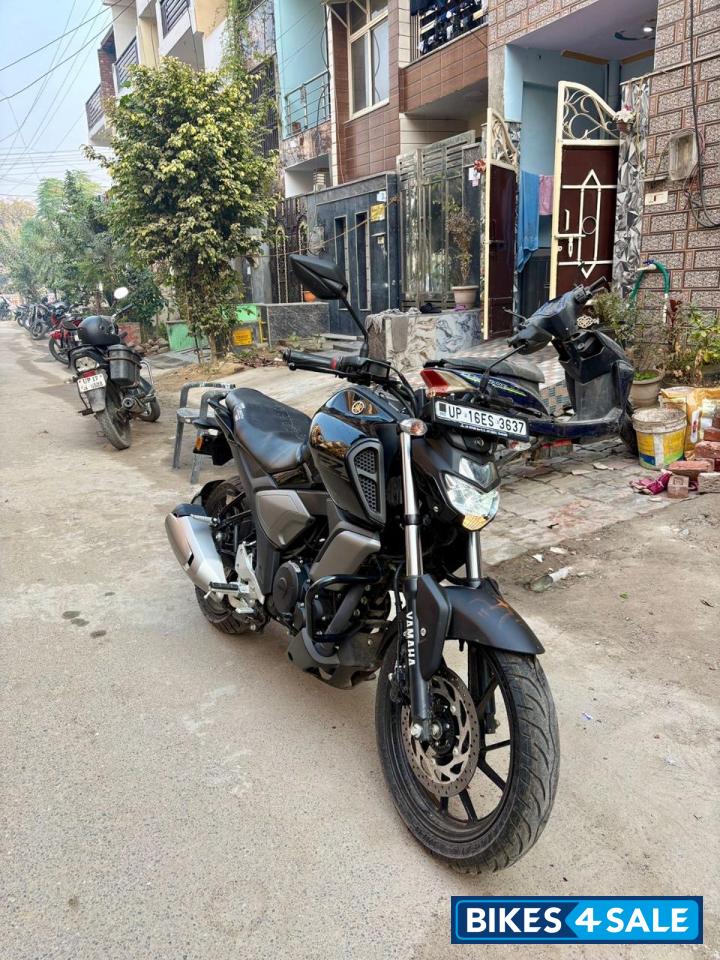 Black Yamaha FZ-S FI V3