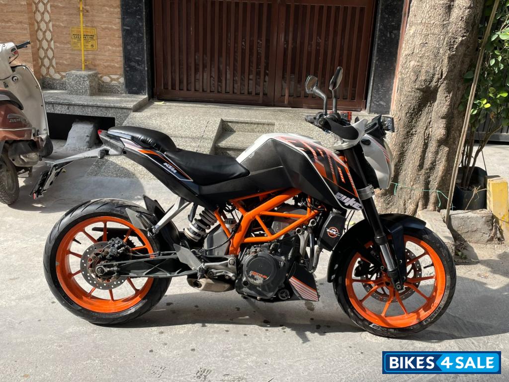 White KTM Duke 390