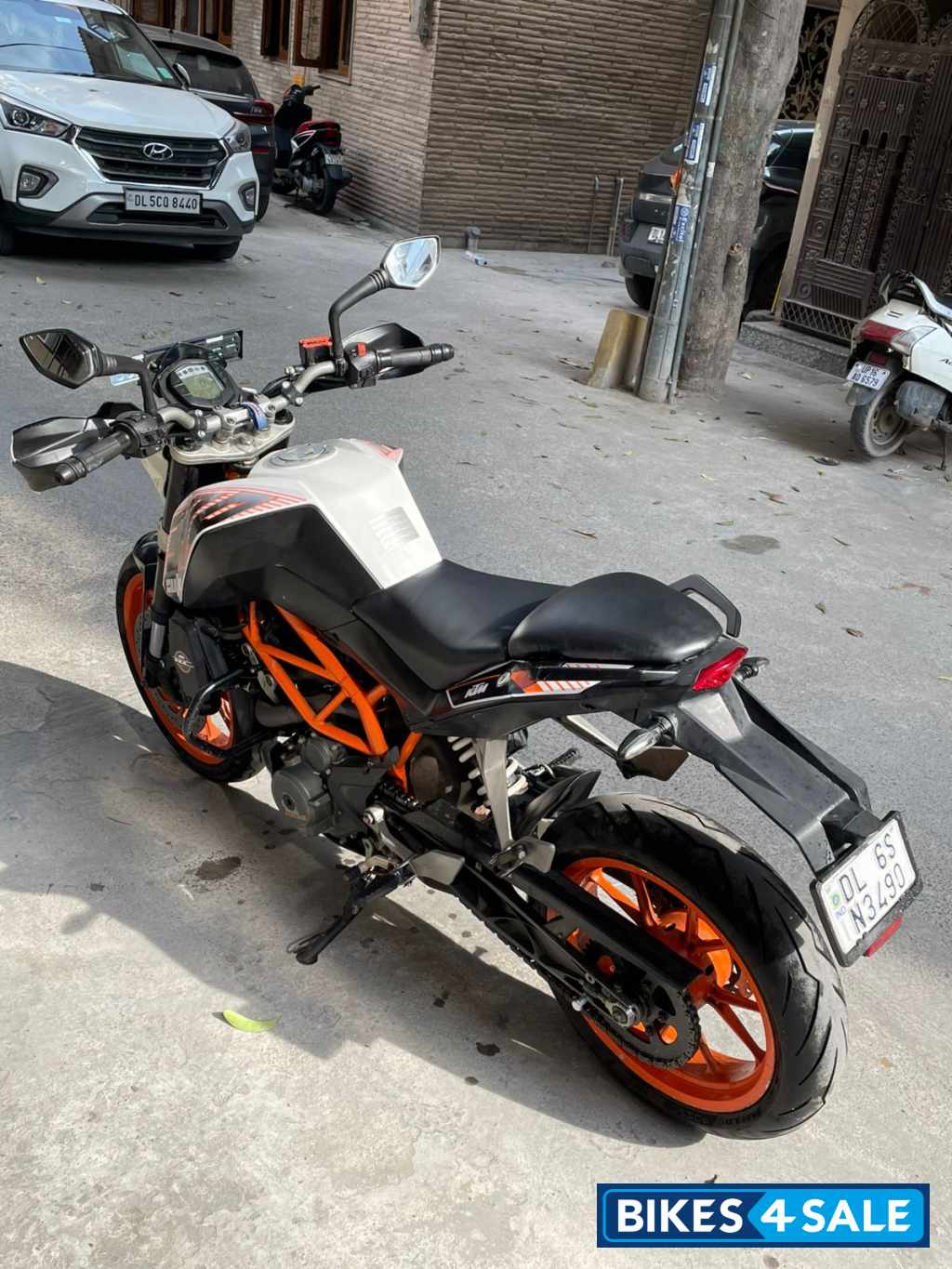 White KTM Duke 390 White KTM Duke 390