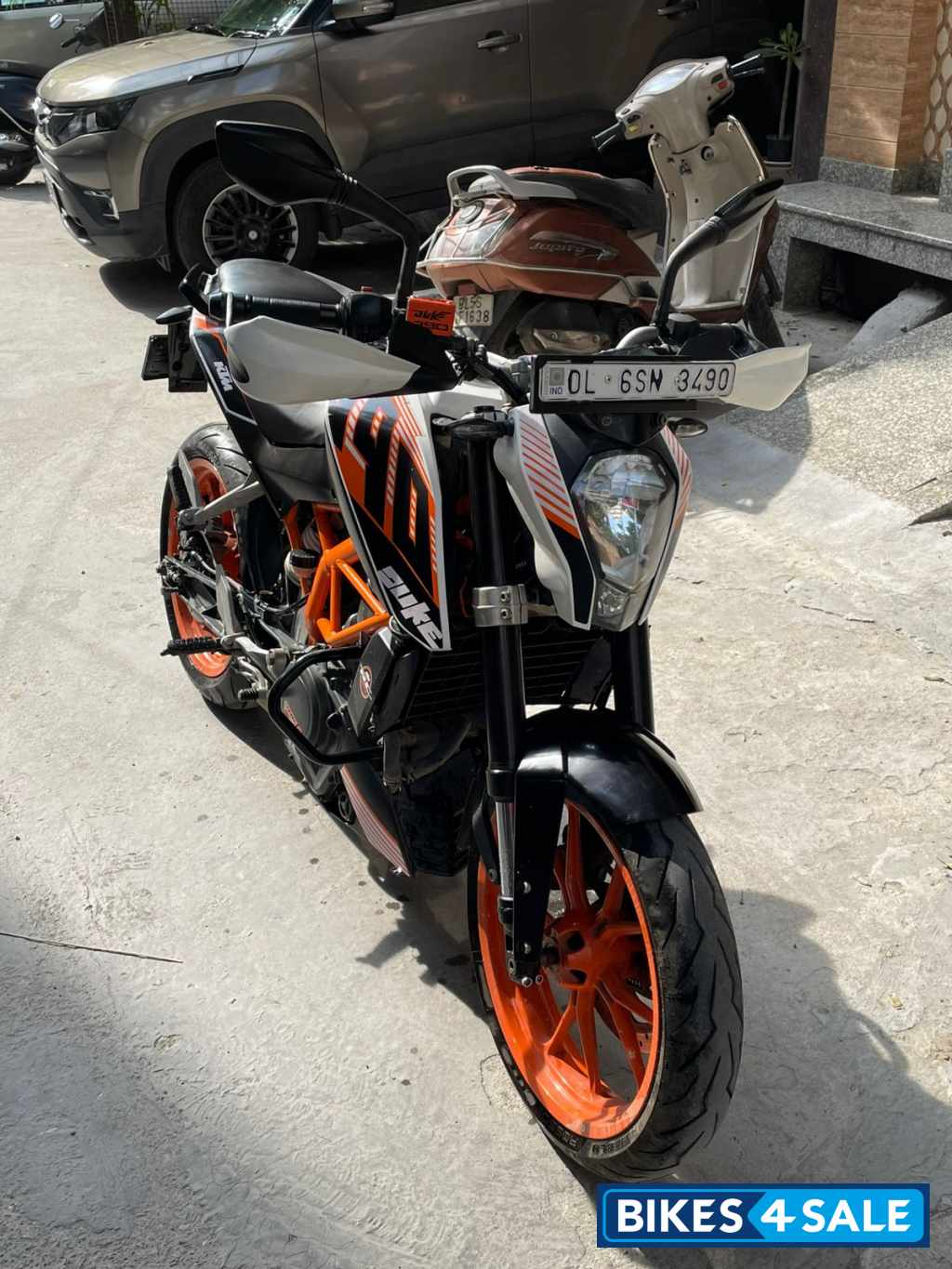 White KTM Duke 390 White KTM Duke 390