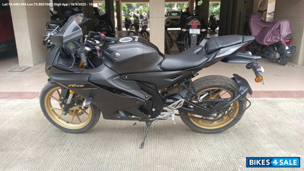 Dark Knight Yamaha R15 V4