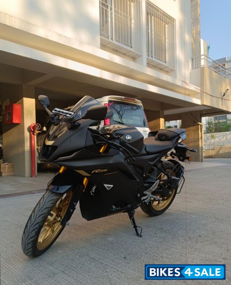 Dark Knight Yamaha R15 V4