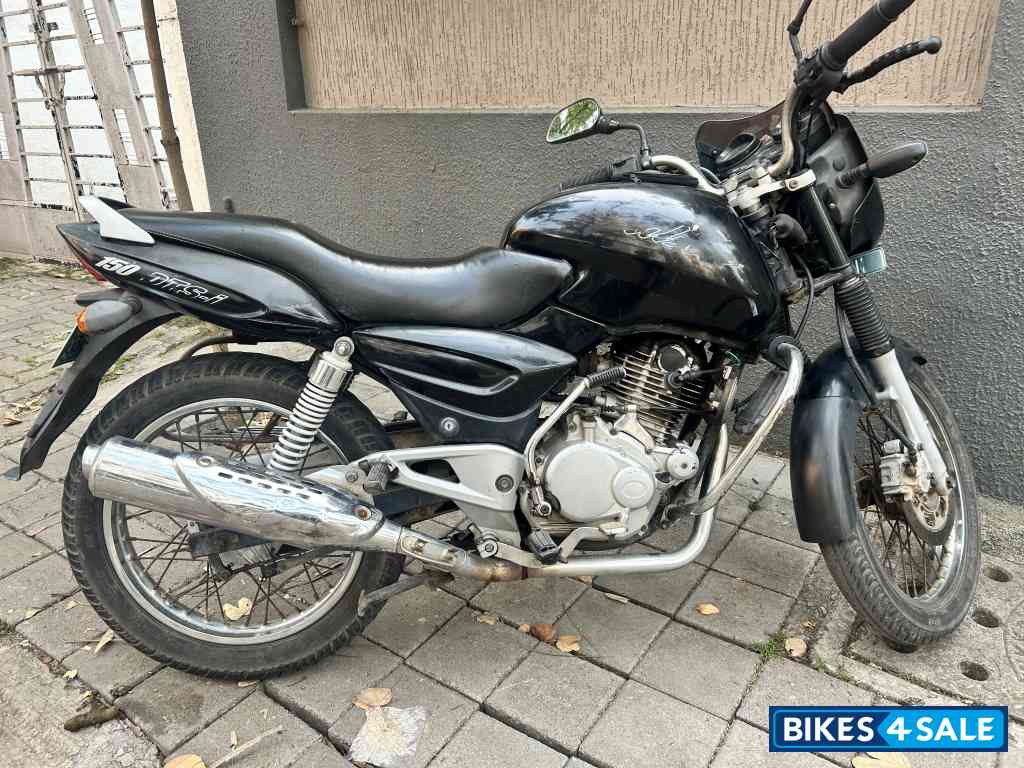 Ebony Black Bajaj Pulsar 150 DTSi