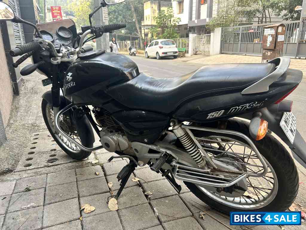 Ebony Black Bajaj Pulsar 150 DTSi