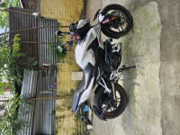 Pearl White Bajaj Pulsar N160