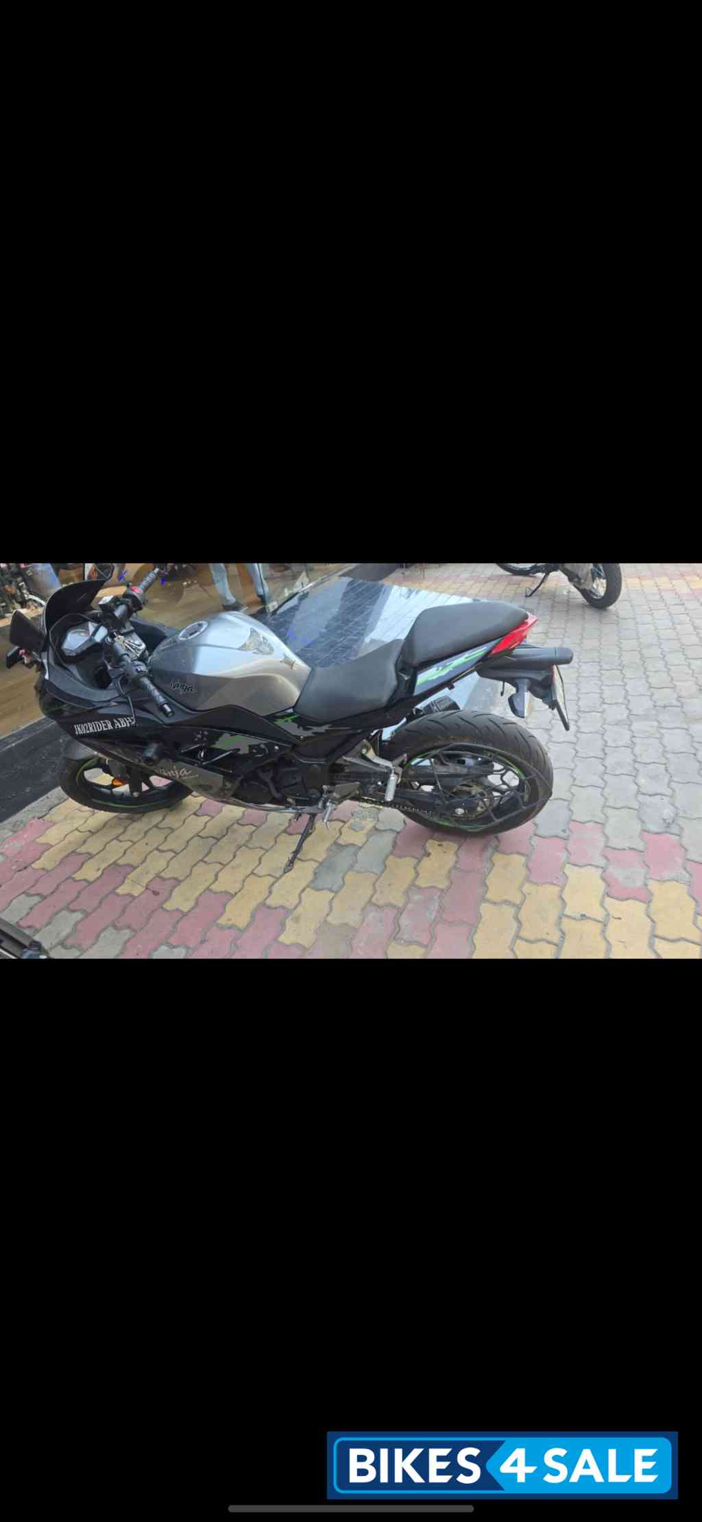 Kawasaki Ninja 300 BS6