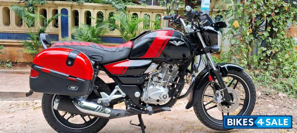 Bajaj V15