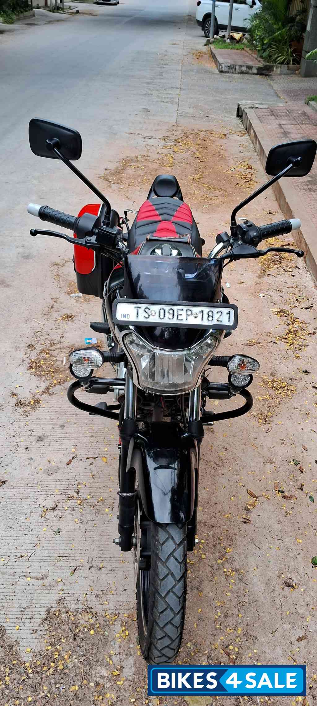 Bajaj V15