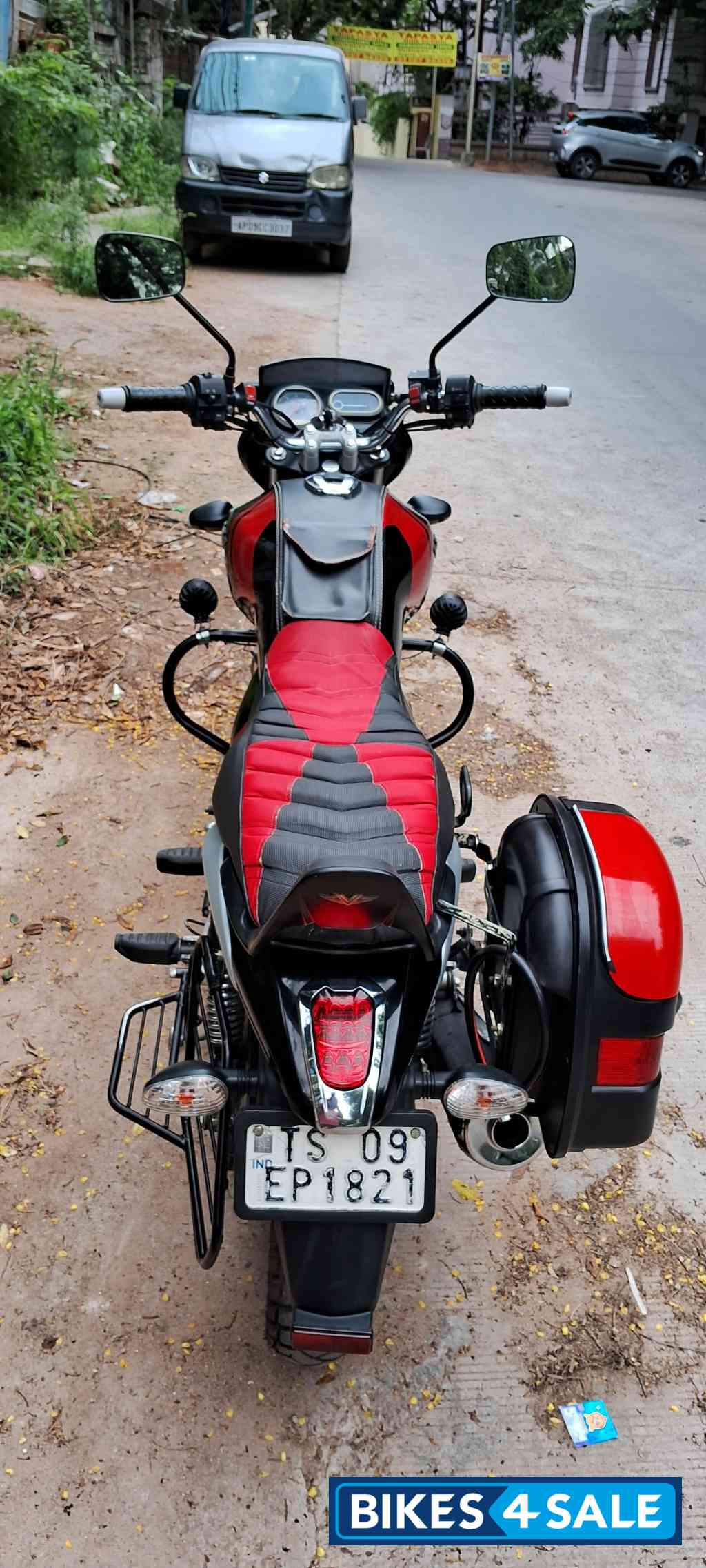 Bajaj V15