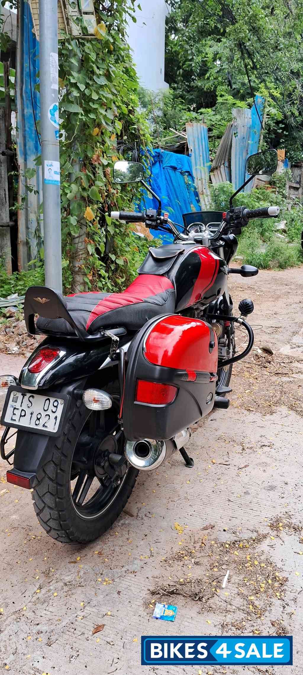 Bajaj V15