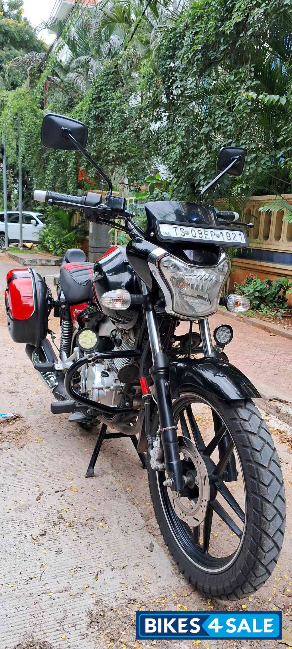 Bajaj V15