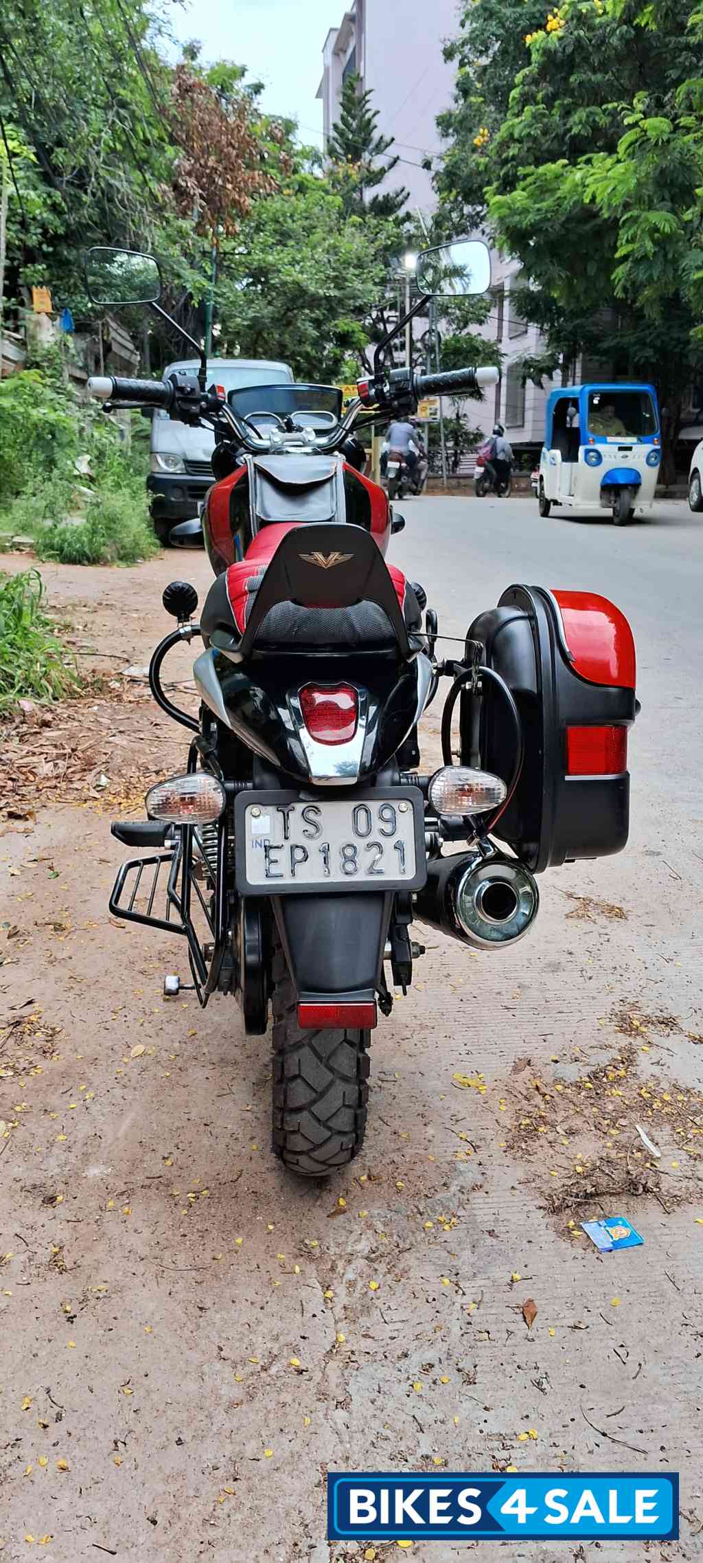 Bajaj V15
