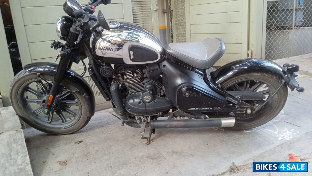 Jawa 42 Bobber Black Mirror