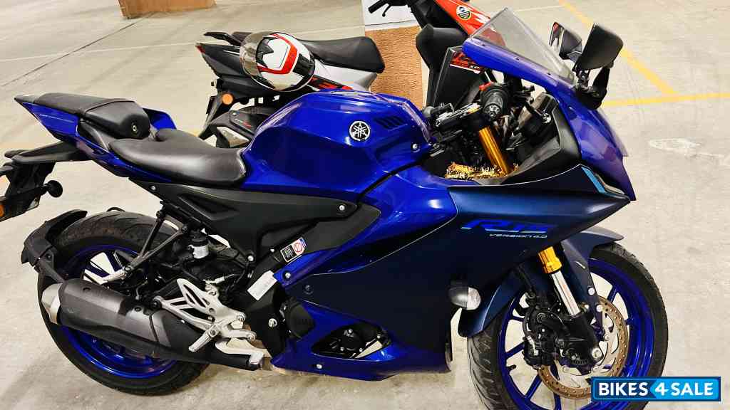 Yamaha R15 V4
