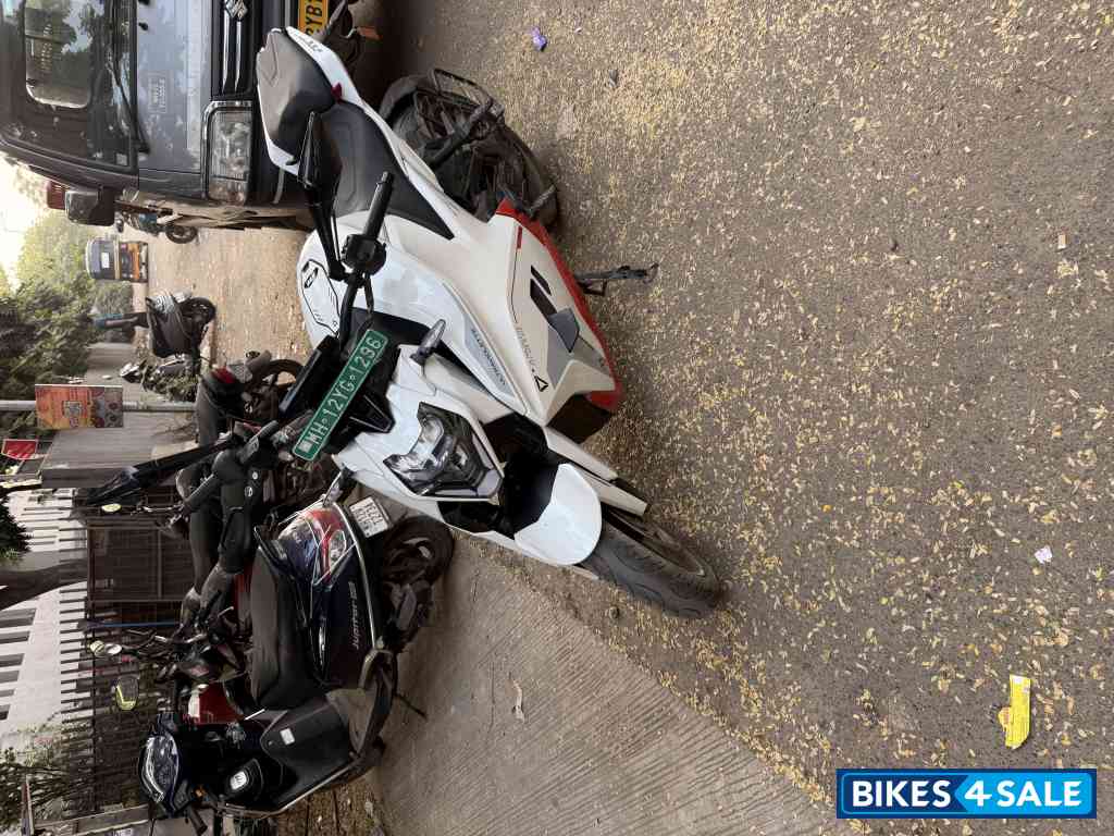 White Ultraviolette F77 SuperStreet