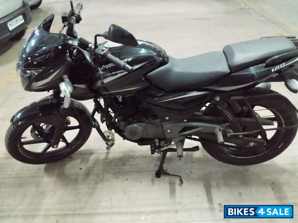 Black Bajaj Pulsar 180 DTSi